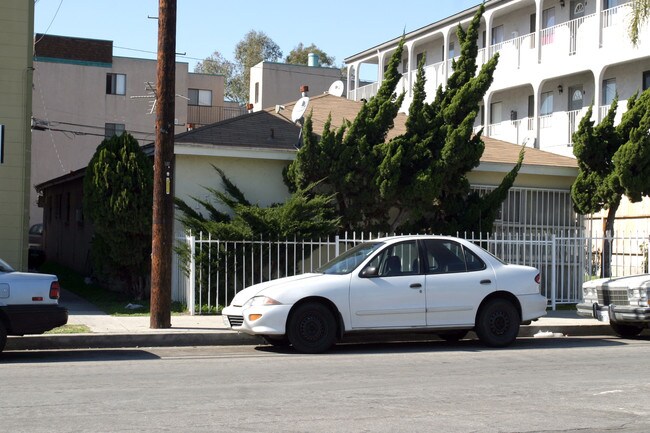 1525 Obispo Ave in Long Beach, CA - Building Photo - Building Photo