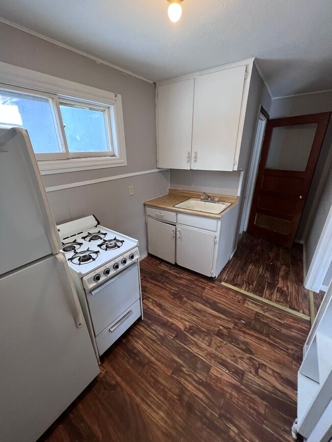 215 N 6th St in Miles City, MT - Building Photo - Building Photo