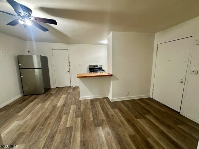 390 Orange Rd in Montclair, NJ - Building Photo - Building Photo