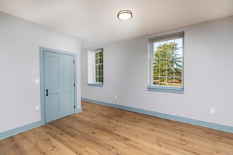 86 Chosen Vale Ln in Enfield, NH - Building Photo - Building Photo