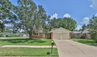 501 Point Clear Dr in Friendswood, TX - Building Photo - Building Photo