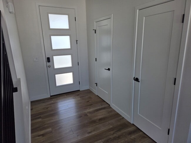 2046 W Lydia Ln in Syracuse, UT - Building Photo - Building Photo