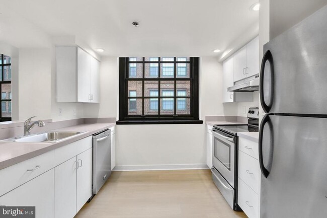 303 Vine St in Philadelphia, PA - Building Photo - Building Photo