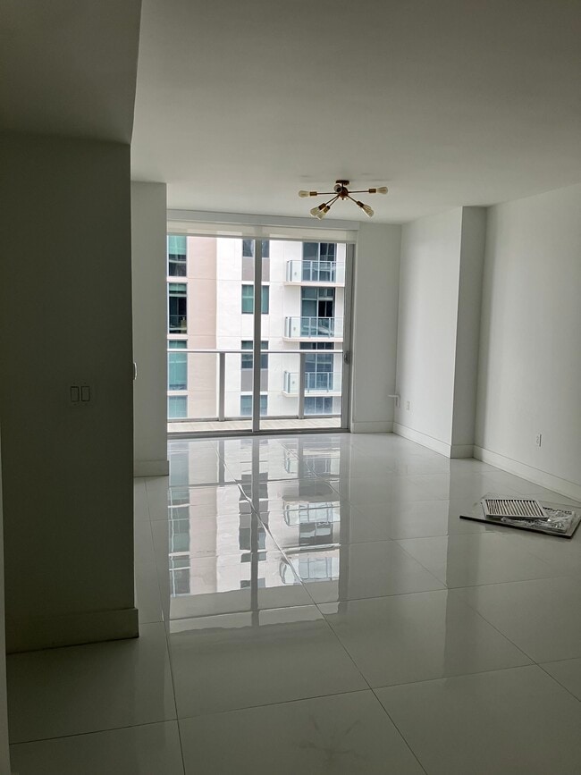 1010 SW 2nd Ave, Unit 1806 in Miami, FL - Building Photo - Building Photo