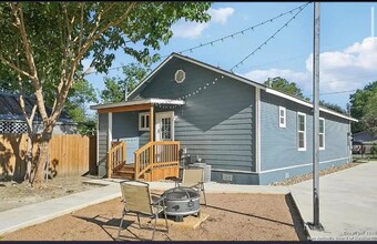 1006 Center St in San Antonio, TX - Building Photo - Building Photo