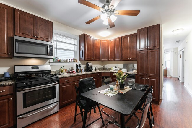 property at 2912 N Ridgeway Ave