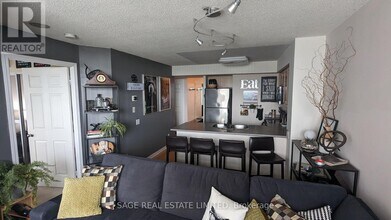 30-2530 Harrison Garden Blvd in Toronto, ON - Building Photo - Building Photo
