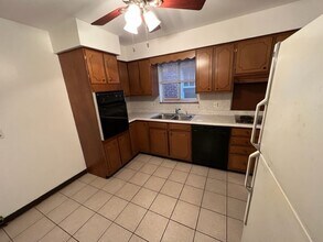 815 11th Ave, Unit 2 in Huntington, WV - Foto de edificio - Building Photo