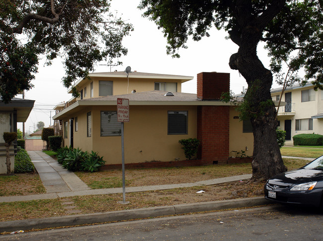 2600 W El Segundo Blvd in Gardena, CA - Building Photo - Building Photo