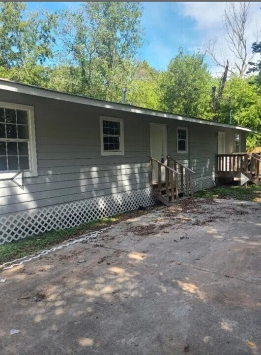 13703 Segrest Dr in Houston, TX - Building Photo