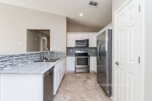 2260 W Hayden Peak Dr, Unit New King Edward  608 in San Tan Valley, AZ - Foto de edificio - Building Photo