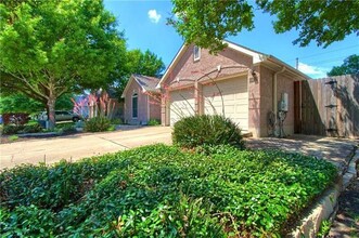 15013 Babbling Brook Dr in Austin, TX - Building Photo - Building Photo