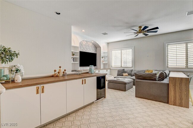 property at 2272 Coral Ridge Ave