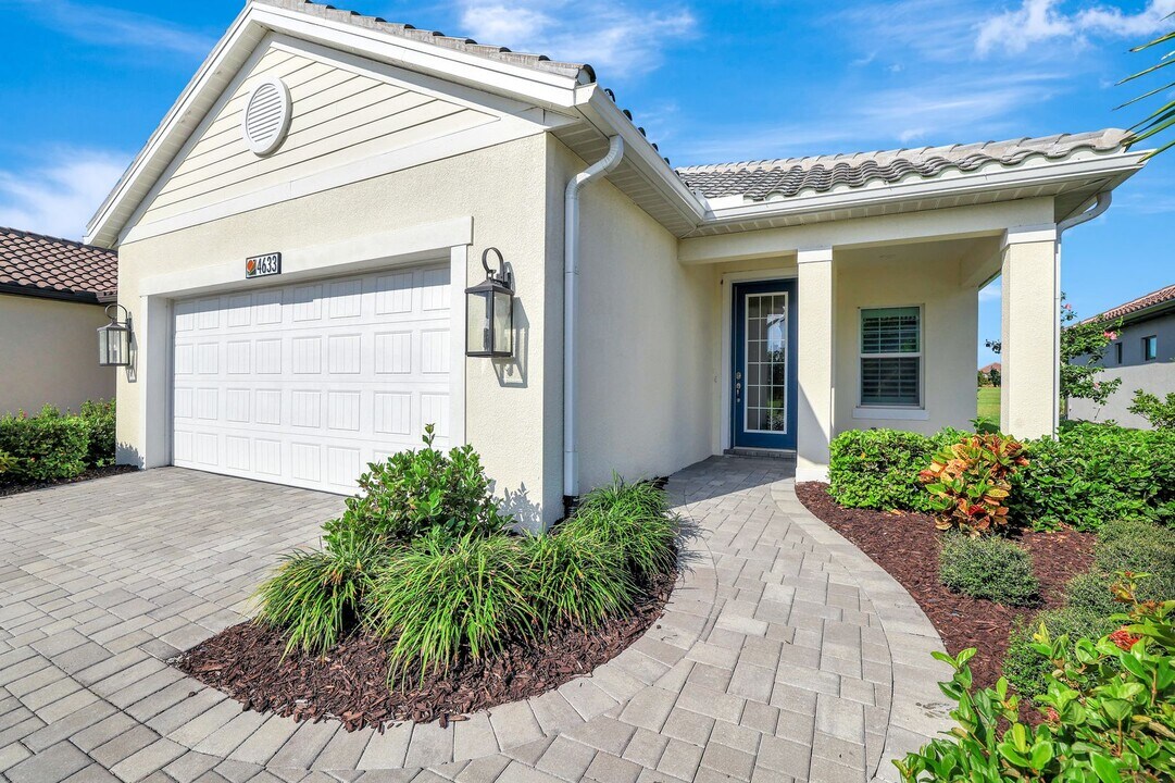4633 Centaurus Cir in Naples, FL - Building Photo