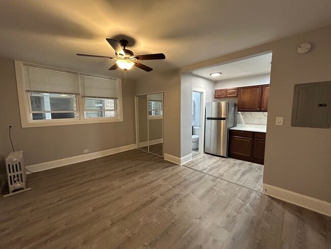 6956 N Ashland Ave in Chicago, IL - Building Photo - Building Photo