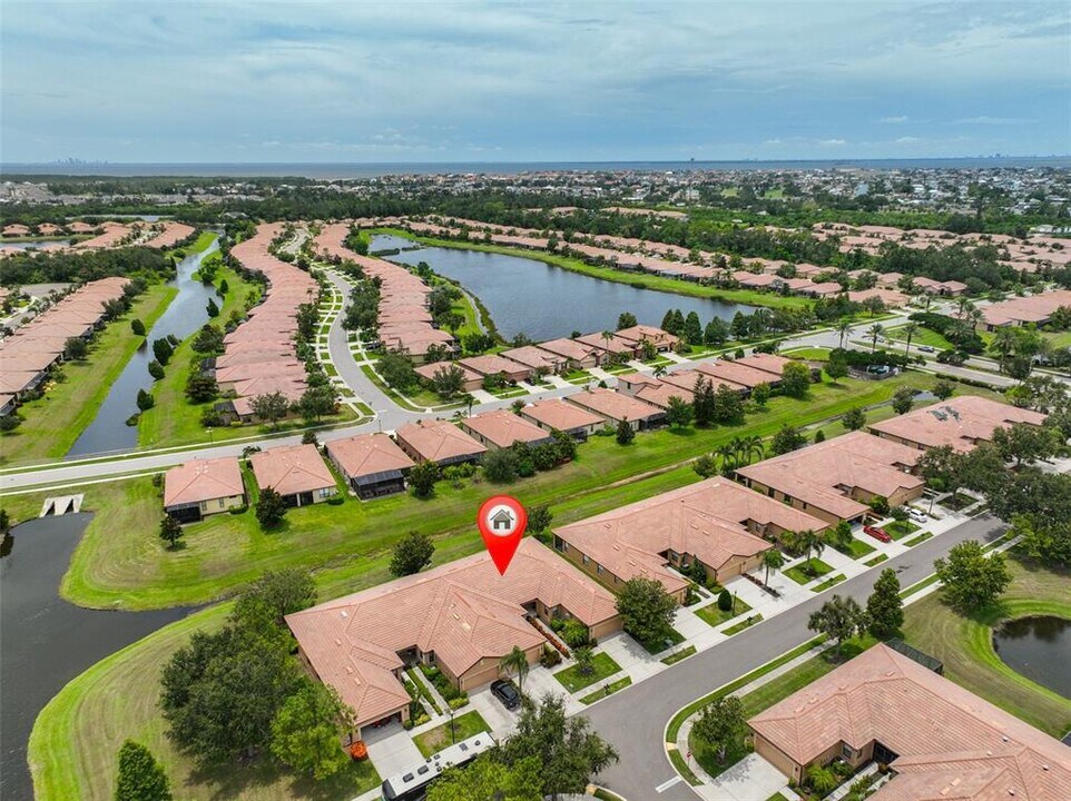 5706 Eden Falls Pl in Apollo Beach, FL - Foto de edificio