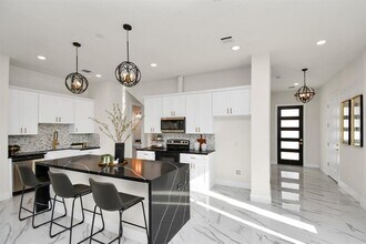 5906 St Augustine St in Houston, TX - Building Photo - Building Photo