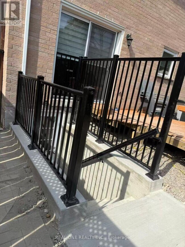 826 Winterton Way in Mississauga, ON - Building Photo - Building Photo