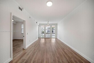 10170 SW 7th St, Unit 24-305 in Pembroke Pines, FL - Building Photo - Building Photo