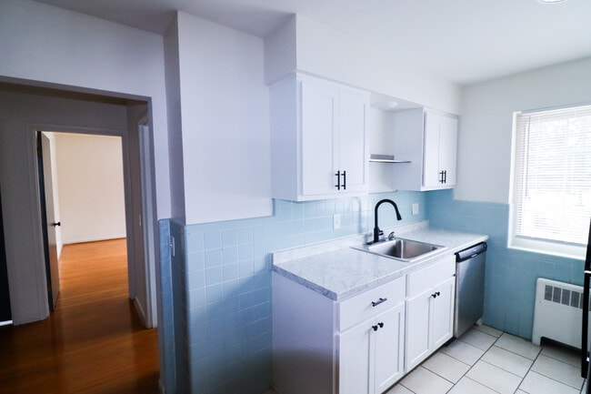 5001 Madison Rd, Unit 4 in Cincinnati, OH - Building Photo - Building Photo