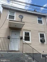 36 Middle Rose St in Trenton, NJ - Building Photo