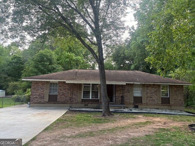 8145 Attleboro Dr in Jonesboro, GA - Building Photo - Building Photo