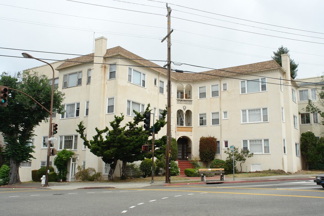 2924 Claremont Ave in Berkeley, CA - Foto de edificio