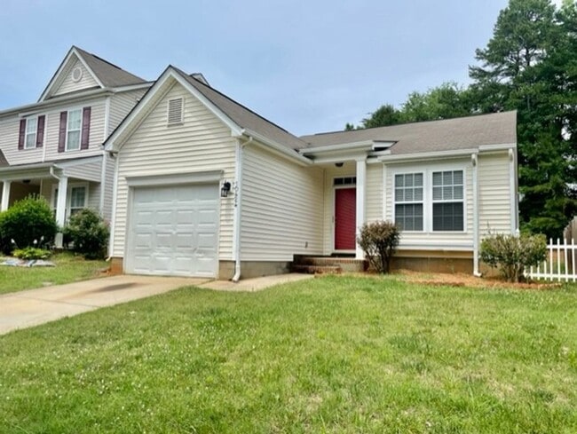 10424 Hugue Way in Charlotte, NC - Building Photo - Building Photo