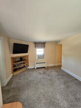 304 7th Ave, Unit 3 in Carnegie, PA - Building Photo - Building Photo