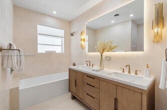 1033 W 47th St in Miami Beach, FL - Building Photo - Building Photo