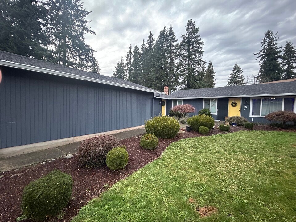 18000 Weaver Ct, Unit 2 Bed in Sandy, OR - Foto de edificio