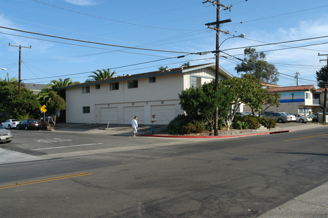 1000 El Embarcadero Rd in Goleta, CA - Building Photo - Building Photo