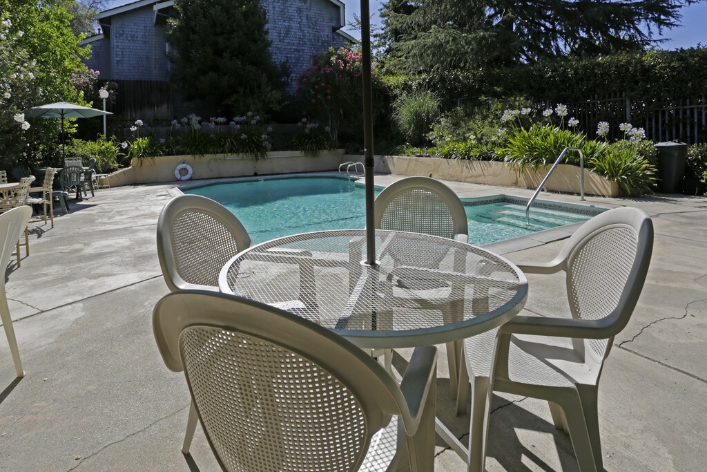 Palm Terrace Apartments in Sacramento, CA