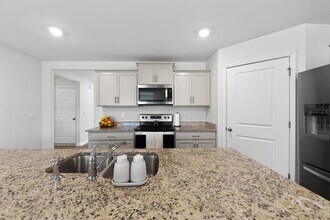 132 Stone River Wy in Mayodan, NC - Foto de edificio - Building Photo