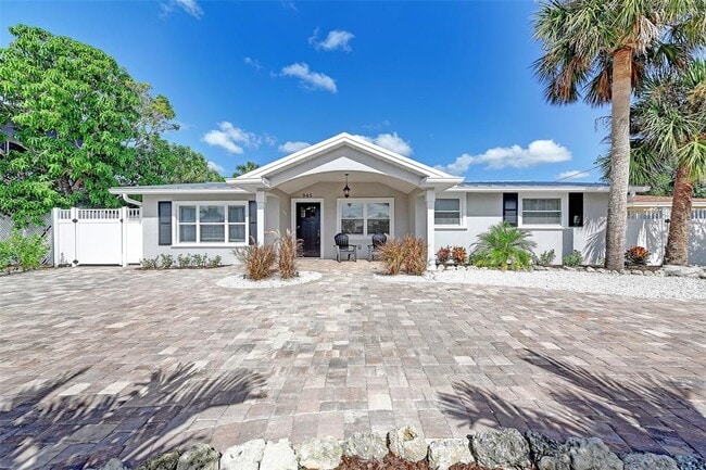 345 Avenida Leona in Siesta Key, FL - Building Photo - Building Photo
