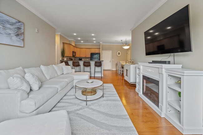 1 King Philip Dr in West Hartford, CT - Building Photo - Building Photo