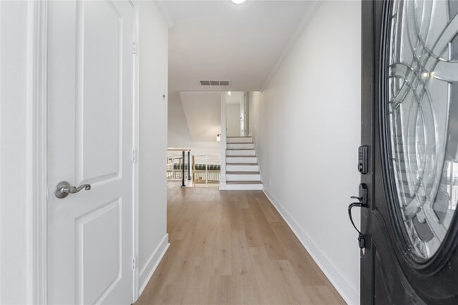 5 Tiki Cir in Tiki Island, TX - Building Photo - Building Photo