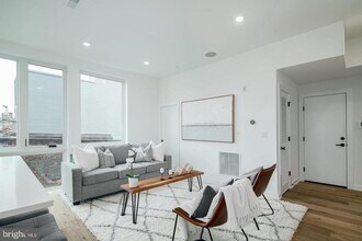 2219 Emerald St-Unit -4 in Philadelphia, PA - Building Photo - Building Photo