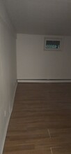 68 Hendrickson Ave, Unit Lower level Garden Apt in Valley Stream, NY - Foto de edificio - Building Photo