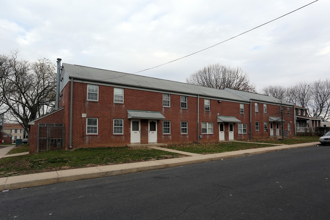 North Hills Manor in Glenside, PA - Building Photo