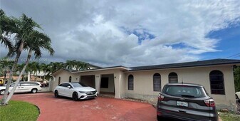 137xx SW 32nd St in Miami, FL - Building Photo