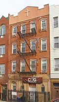 195 Johnson Ave in Brooklyn, NY - Building Photo