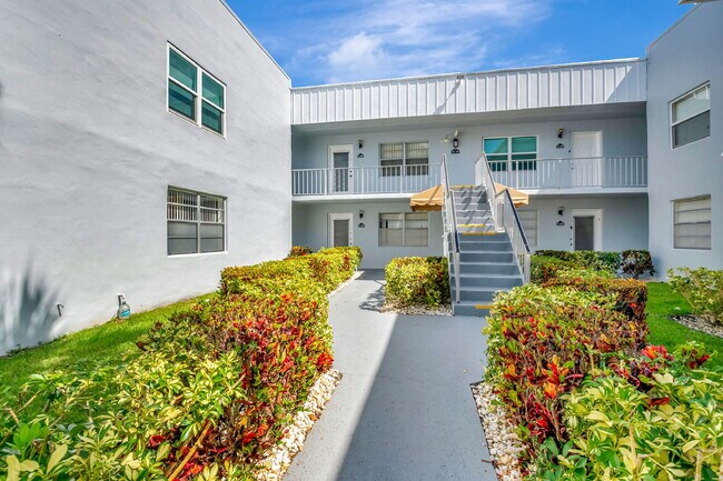 129 Normandy Ln in Delray Beach, FL - Building Photo - Building Photo