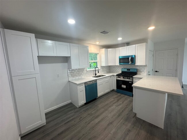 property at 5962 Belcrest St