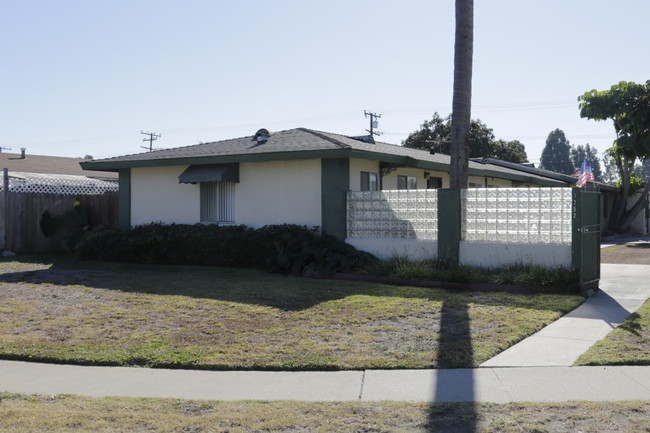 7742-7752 Ronald Dr in Huntington Beach, CA - Building Photo - Building Photo