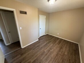 7726 E 103rd Terrace in Kansas City, MO - Building Photo - Building Photo