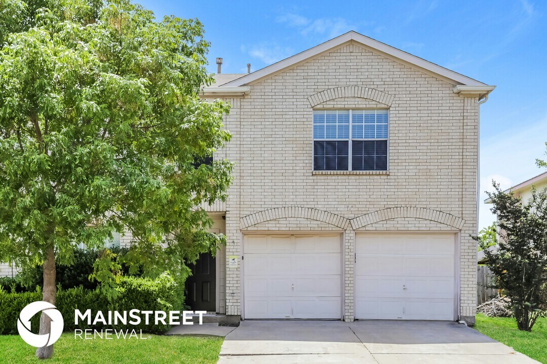 6734 Ambercrest Dr in Arlington, TX - Foto de edificio