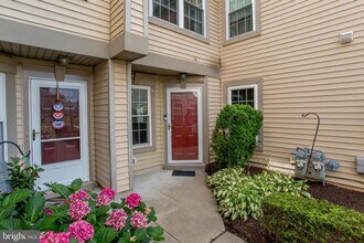 605 Julian Dr E in Warminster, PA - Building Photo - Building Photo
