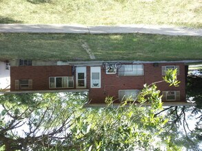812 W 25th St-Unit -2 in Lawrence, KS - Foto de edificio - Building Photo
