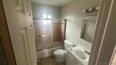 120 Cedar Ave in Chula Vista, CA - Building Photo - Building Photo